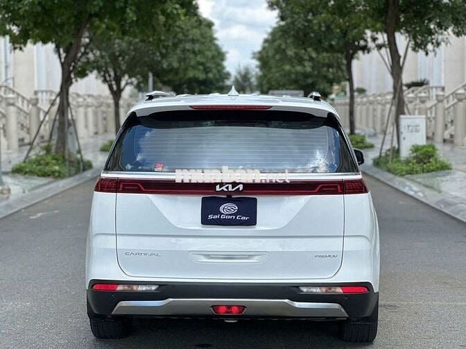 Kia Carnival 2023 Premium 2.2D 7S - 25000 km