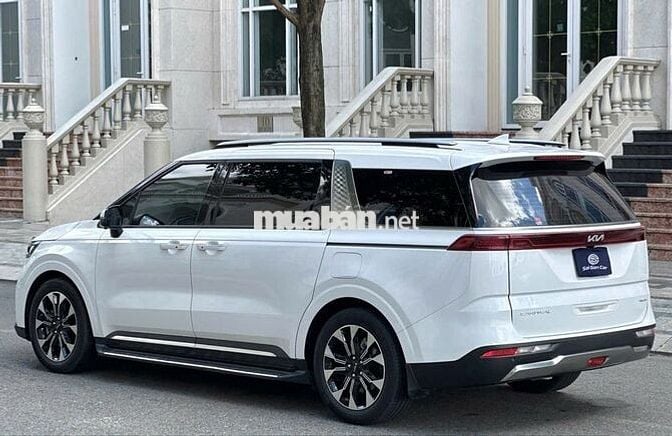 Kia Carnival 2023 Premium 2.2D 7S - 25000 km