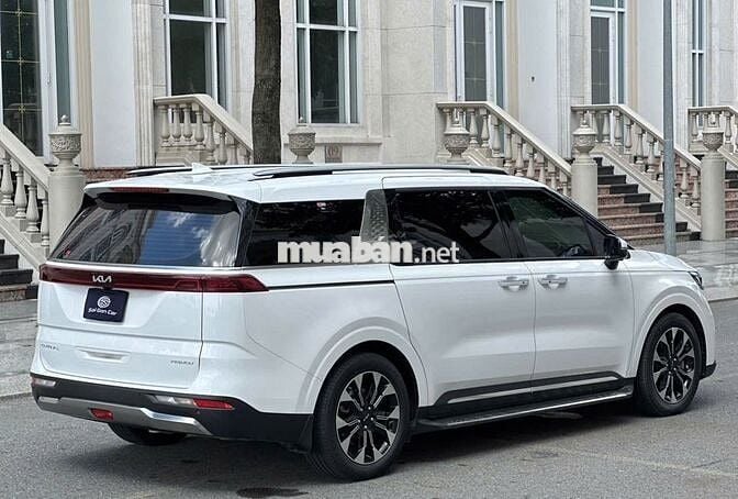 Kia Carnival 2023 Premium 2.2D 7S - 25000 km