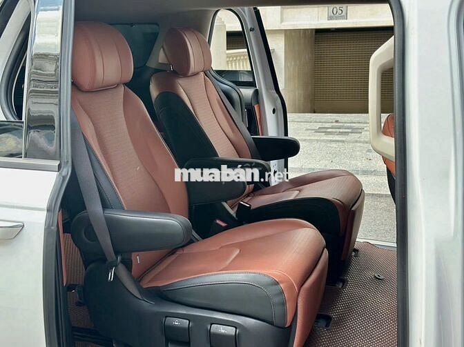 Kia Carnival 2023 Premium 2.2D 7S - 25000 km