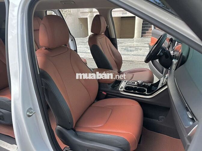 Kia Carnival 2023 Premium 2.2D 7S - 25000 km