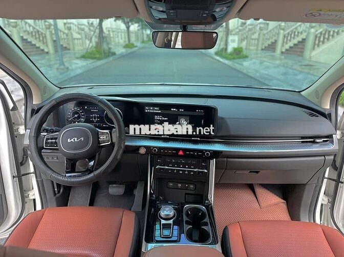 Kia Carnival 2023 Premium 2.2D 7S - 25000 km
