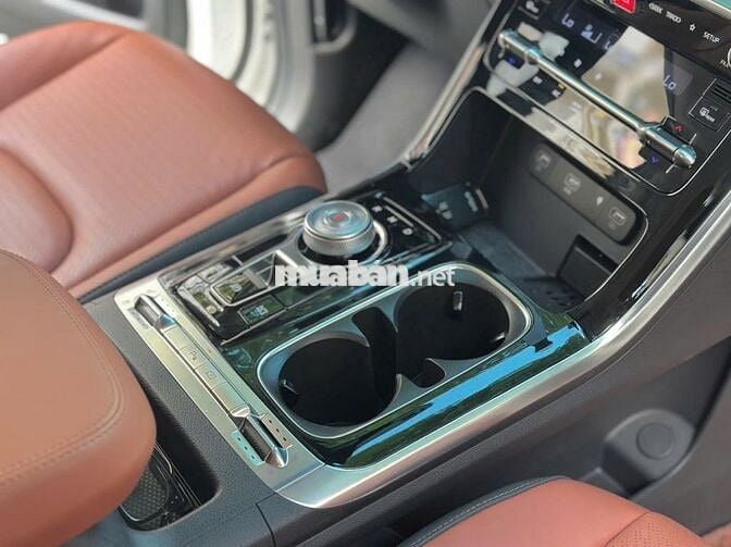 Kia Carnival 2023 Premium 2.2D 7S - 25000 km