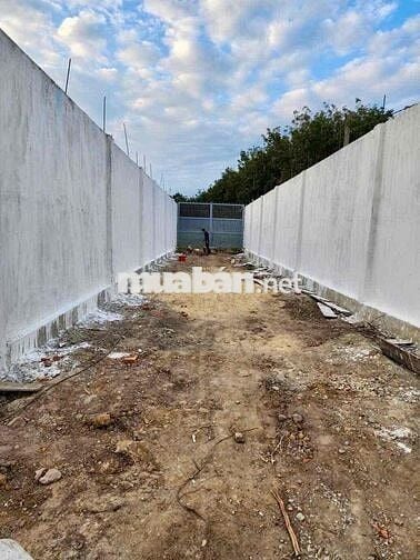 bán gấp 7200m2 2 mặt tiền ,tc1200, thích hợp làm kho xưởng , nhà vườn