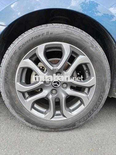 Mazda 2 2019 Premium Sedan - 78000 km