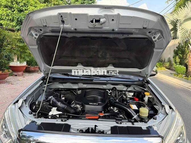 ISUZU MU-X B7 máy dầu 1.9 Turbo số sàn 2019