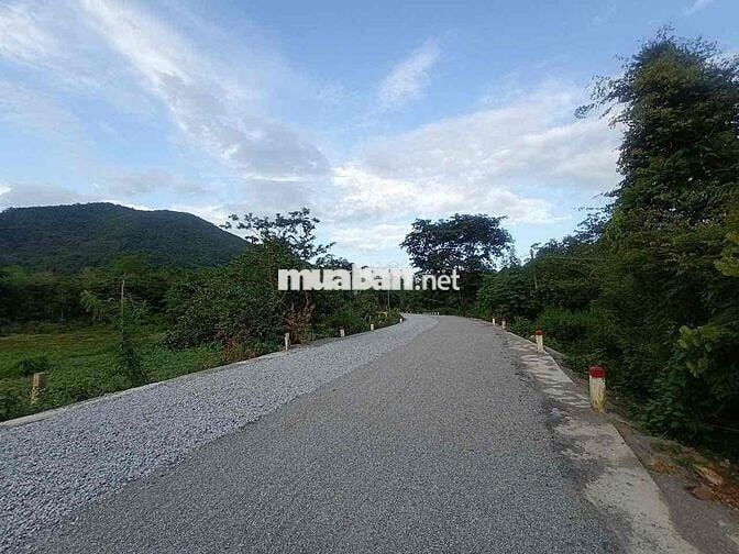 lô đất mặt tiền đường liên xã 40m tới , đường 8m