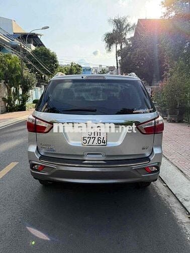 ISUZU MU-X B7 máy dầu 1.9 Turbo số sàn 2019