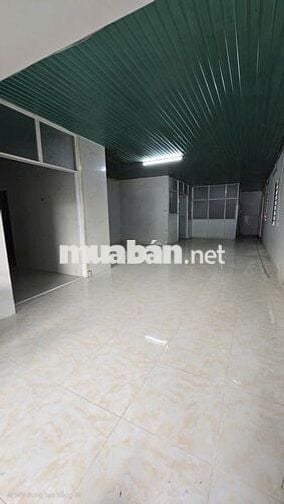 Cho thuê kho xưởng 300m2 hẻm xe tải gần ngã tư Trung Chánh, Hóc Môn