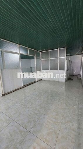 Cho thuê kho xưởng 300m2 hẻm xe tải gần ngã tư Trung Chánh, Hóc Môn
