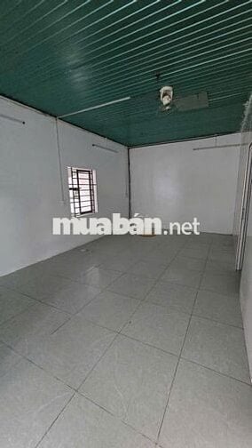 Cho thuê kho xưởng 300m2 hẻm xe tải gần ngã tư Trung Chánh, Hóc Môn