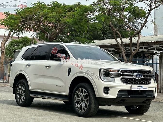 Ford Everest Titanium 2.0L 4x2 AT 2024