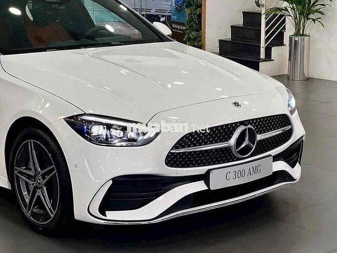 Mercedes C300 AMG V2 – Suất đặc biệt, quà tặng 5★