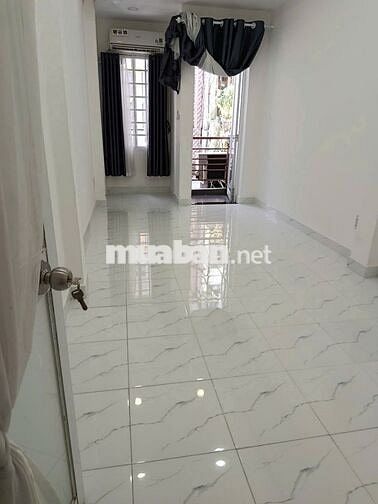 Hẻm otoTrần Quang Khải Q1, Trệt lầu sân thượng, 2PN , 2WC , giá 13.5tr
