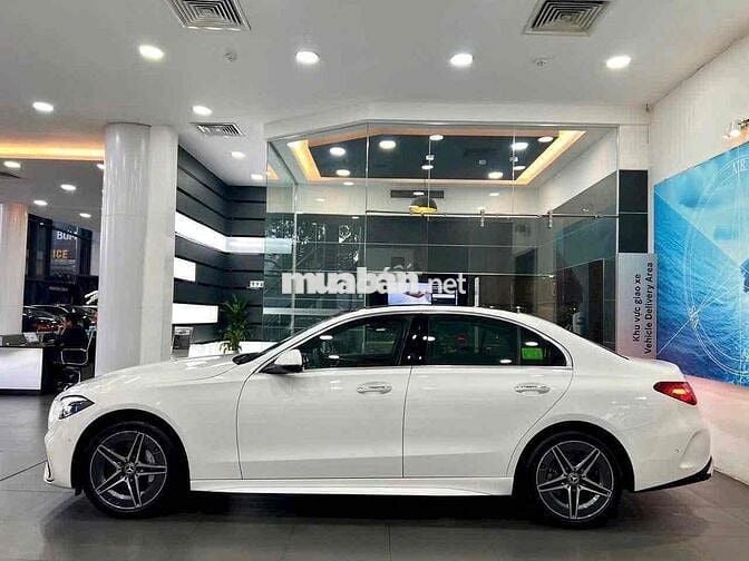 Mercedes C300 AMG V2 – Suất đặc biệt, quà tặng 5★
