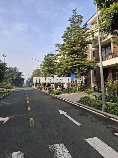 Bán gấp biệt thự 90m2 _ Cách Hóc Môn và UBND, đường, trường, trạm 3km