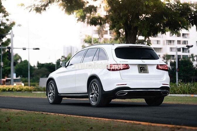 Mercedes GLC300 4Matic Model 2019 - 1 chủ zin đẹp