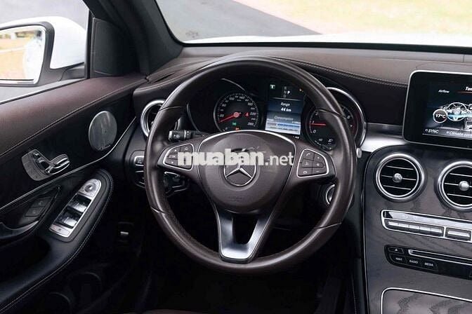 Mercedes GLC300 4Matic Model 2019 - 1 chủ zin đẹp