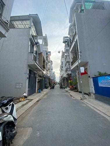 Nhà Bình Tân 2,48 tỷ 2 lầu sân thượng 4PN hẻm 7m sổ hồng chính chủ 