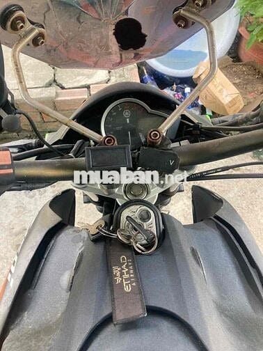 Dư cần bán Fz150i lốc trắng