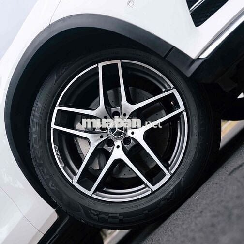 Mercedes GLC300 4Matic Model 2019 - 1 chủ zin đẹp