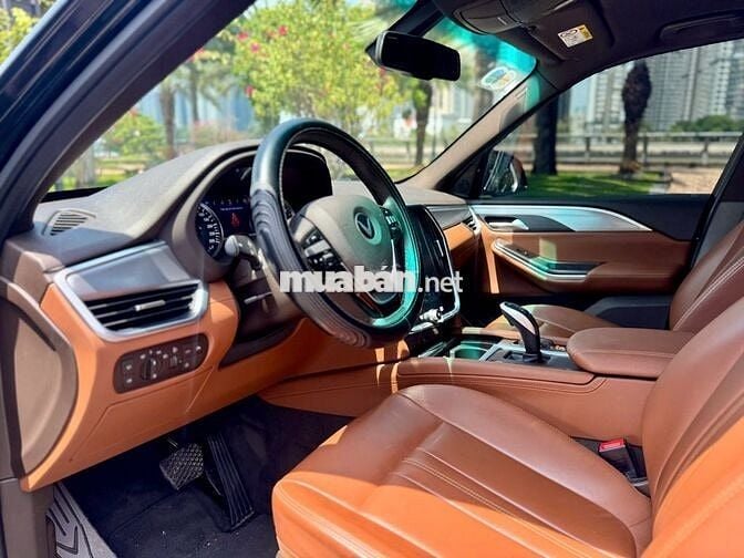 VinFast Lux SA Premium 2021 - Màu đen - 5v5km