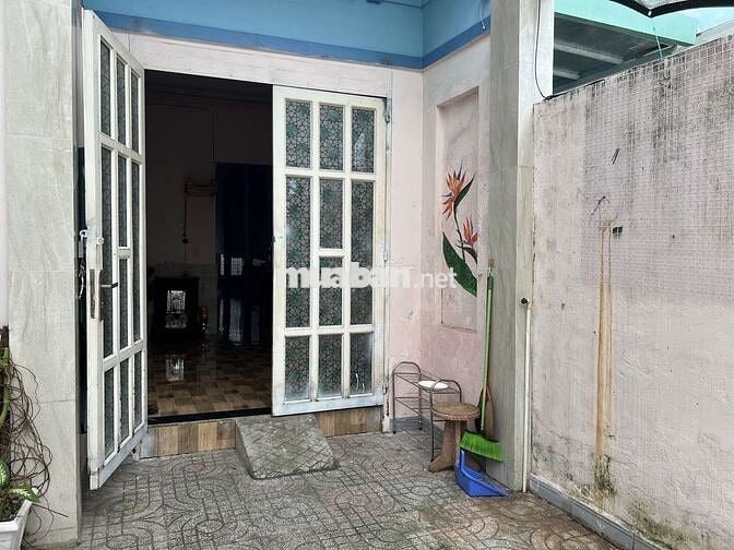 Cho thuê nhà hẻm xe hơi để trong sân,gần chợ, trường đại học luật…