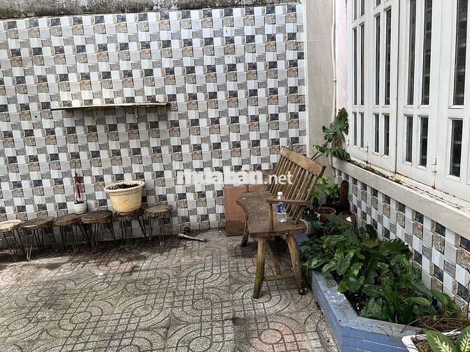 Cho thuê nhà hẻm xe hơi để trong sân,gần chợ, trường đại học luật…