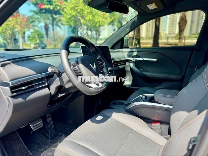 VinFast VF6 Plus 2025 - Màu xanh - 1v2km - Mua pin