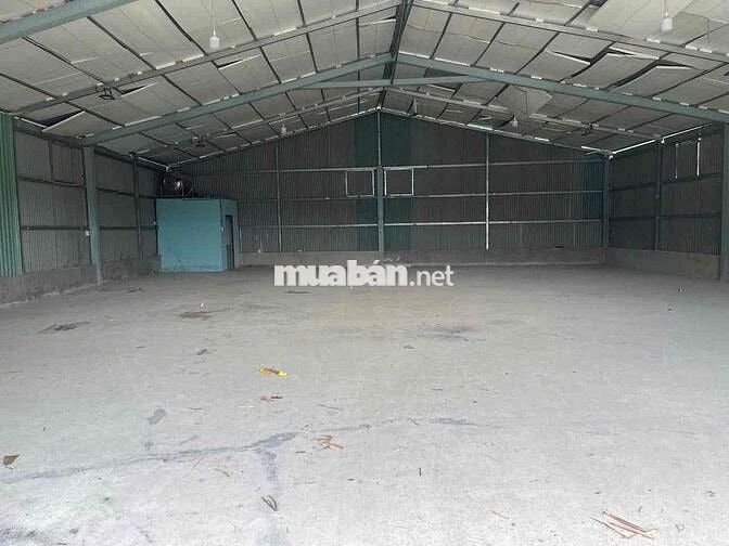 Cho thuê kho, xưởng 400m2 Có sân bãi rộng tại Hóc Môn