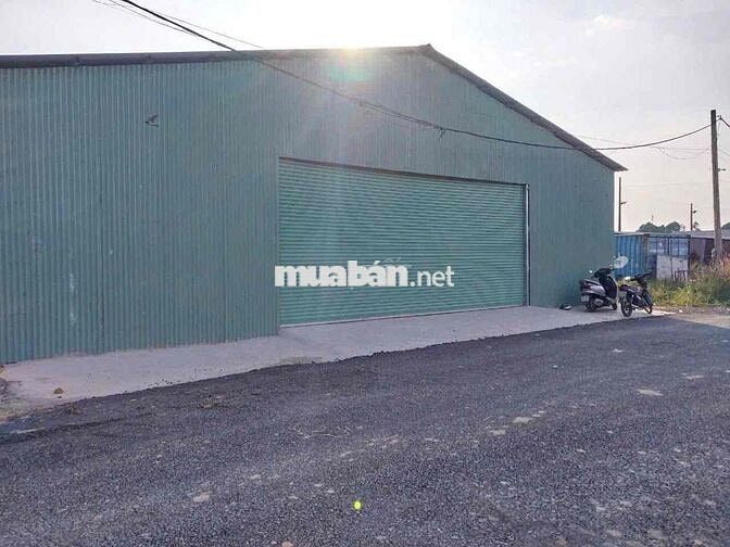 Cho thuê kho, xưởng 400m2 Có sân bãi rộng tại Hóc Môn