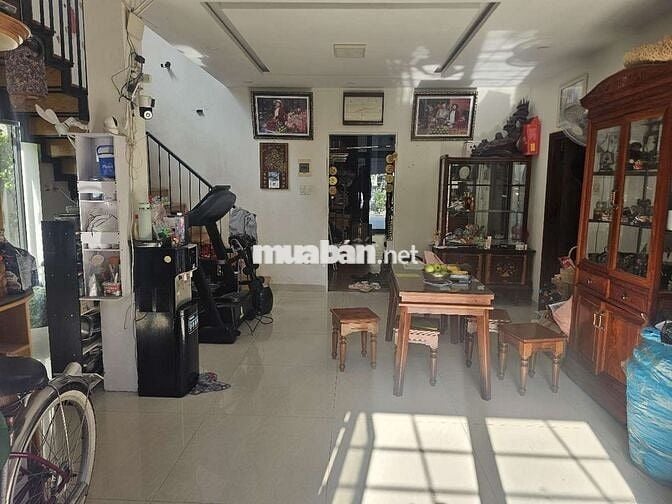 Chính chủ nhà mặt tiền đường núi thành