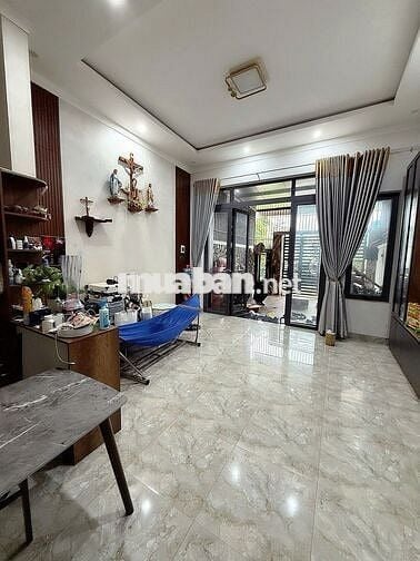 BÁN NHÀ PHẠM NGŨ LÃO–GIÁ CHỈ 2 TỶ 6 KHU VỰC AN NINH TỐT,NHIỀU TIỆN ÍCH
