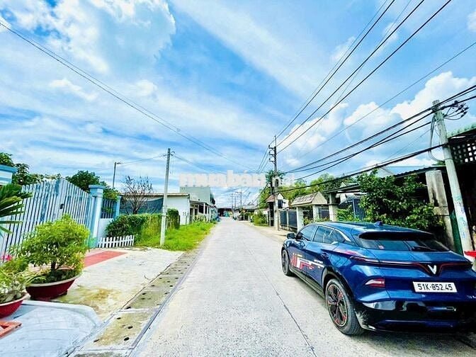 CHỦ VỀ QUÊ DƯỠNG GIÀ, GỬI BÁN HỘ SỔ HỒNG ĐẤT 154M2 CẠNH SIÊU THỊ BHX