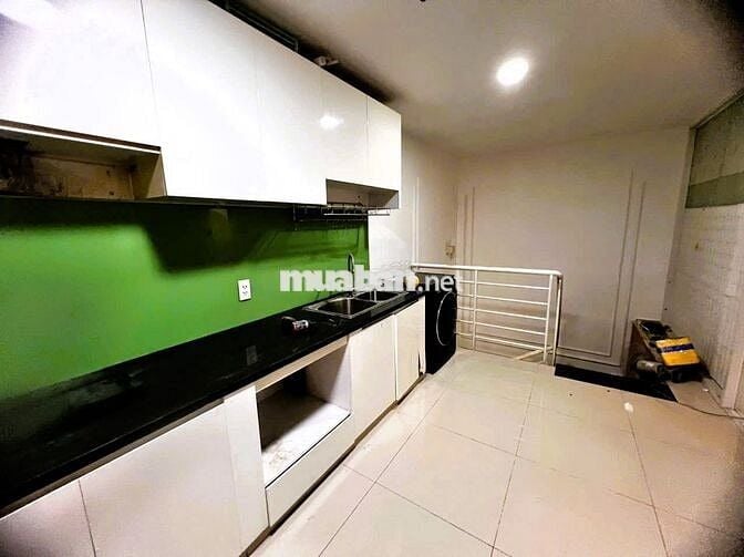 Shophouse duplex Lavita Garden sát ga Metro Bình Thái vỉa hè lớn