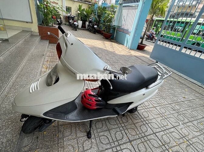 Xe spacy màu trắng
