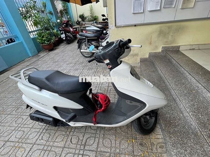 Xe spacy màu trắng