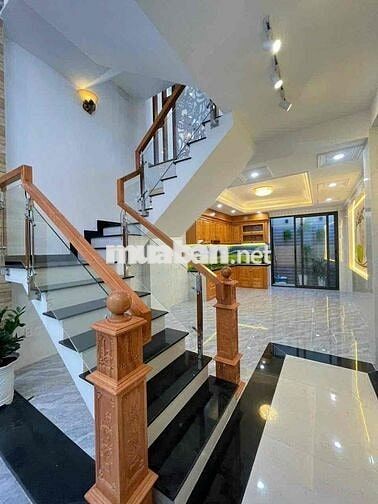 Nhà Mới Xây 100% DT 250m2 1Trệt 1Lửng 3Lầu 5Pn 6Wc Sẳn Máy Lạnh Mới