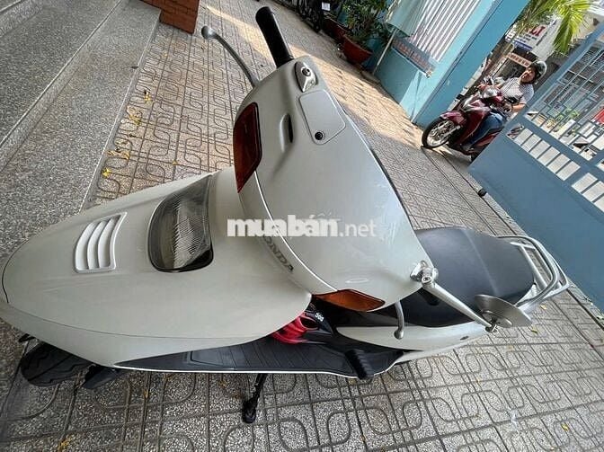 Xe spacy màu trắng
