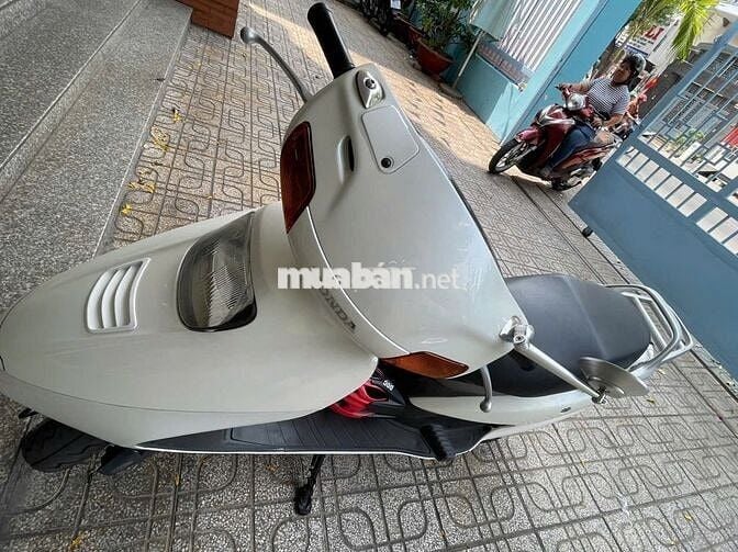 Xe spacy màu trắng