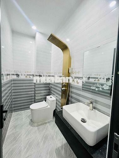 Nhà Mới Xây 100% DT 250m2 1Trệt 1Lửng 3Lầu 5Pn 6Wc Sẳn Máy Lạnh Mới