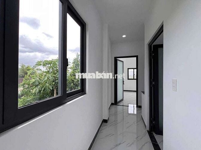 Chính cần xoay tiền gấp bán nhà mới xây