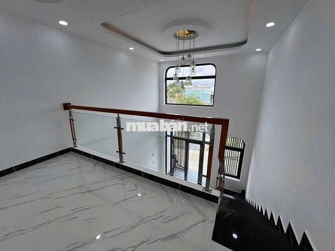 Chính cần xoay tiền gấp bán nhà mới xây
