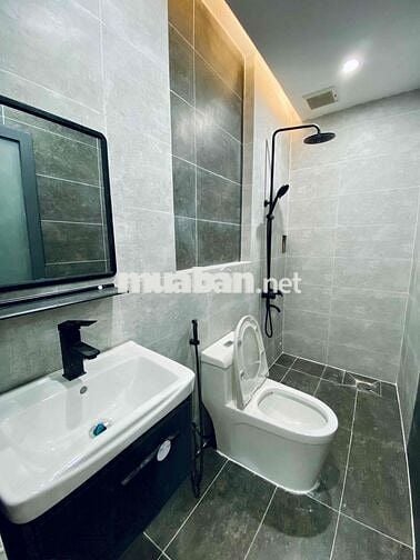 NHÀ PHỐ HIỆN ĐẠI MỚI XÂY – THIẾT KẾ ĐỘC ĐÁO, NỘI THẤT CAO CẤP