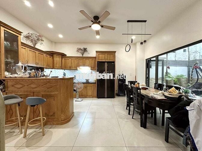 NHỈNH 12 T.Ỷ , PHÚ NHUẬN, HXH, 95m2 , 4 TẦNG , NHÀ ĐẸP Ở NGAY