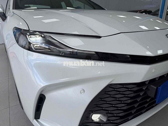 Toyota Camry 2025 2.5HV đi đúng 2000 km