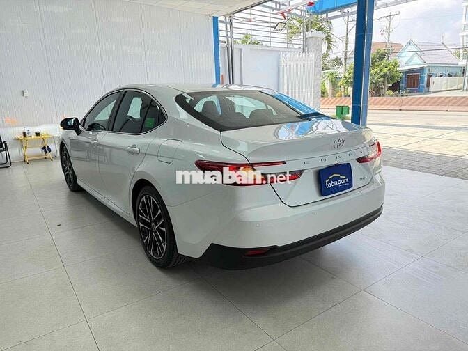 Toyota Camry 2025 2.5HV đi đúng 2000 km