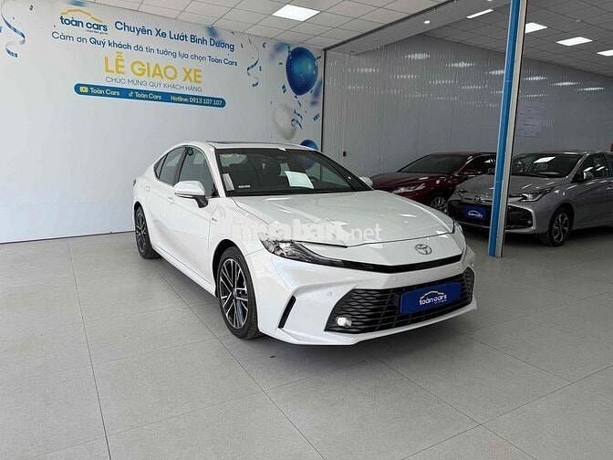 Toyota Camry 2025 2.5HV đi đúng 2000 km