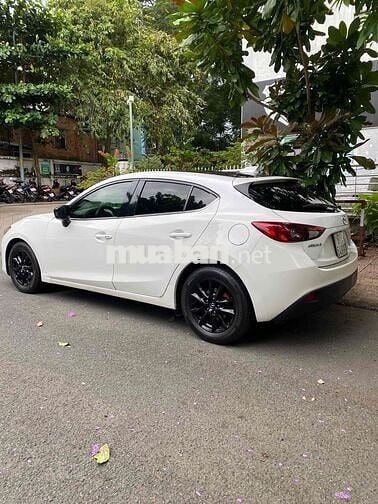 Mazda 3 2016 1.5 AT Hatchback màu trắng