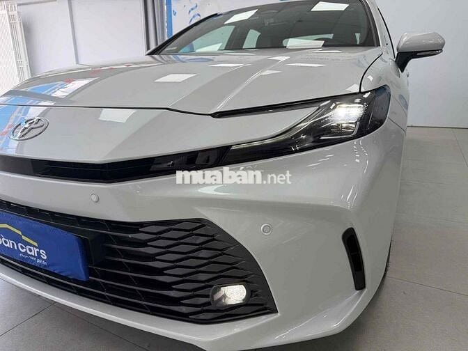 Toyota Camry 2025 2.5HV đi đúng 2000 km